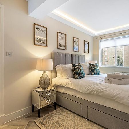 Appartamento Luxury Living In Knightsbridge Balcony Views Of Harrods, 2Br2Ba With Ac Londra Esterno foto