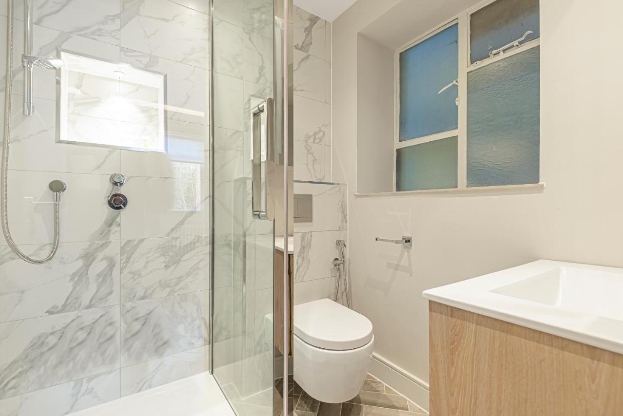 Appartamento Luxury Living In Knightsbridge Balcony Views Of Harrods, 2Br2Ba With Ac Londra Esterno foto