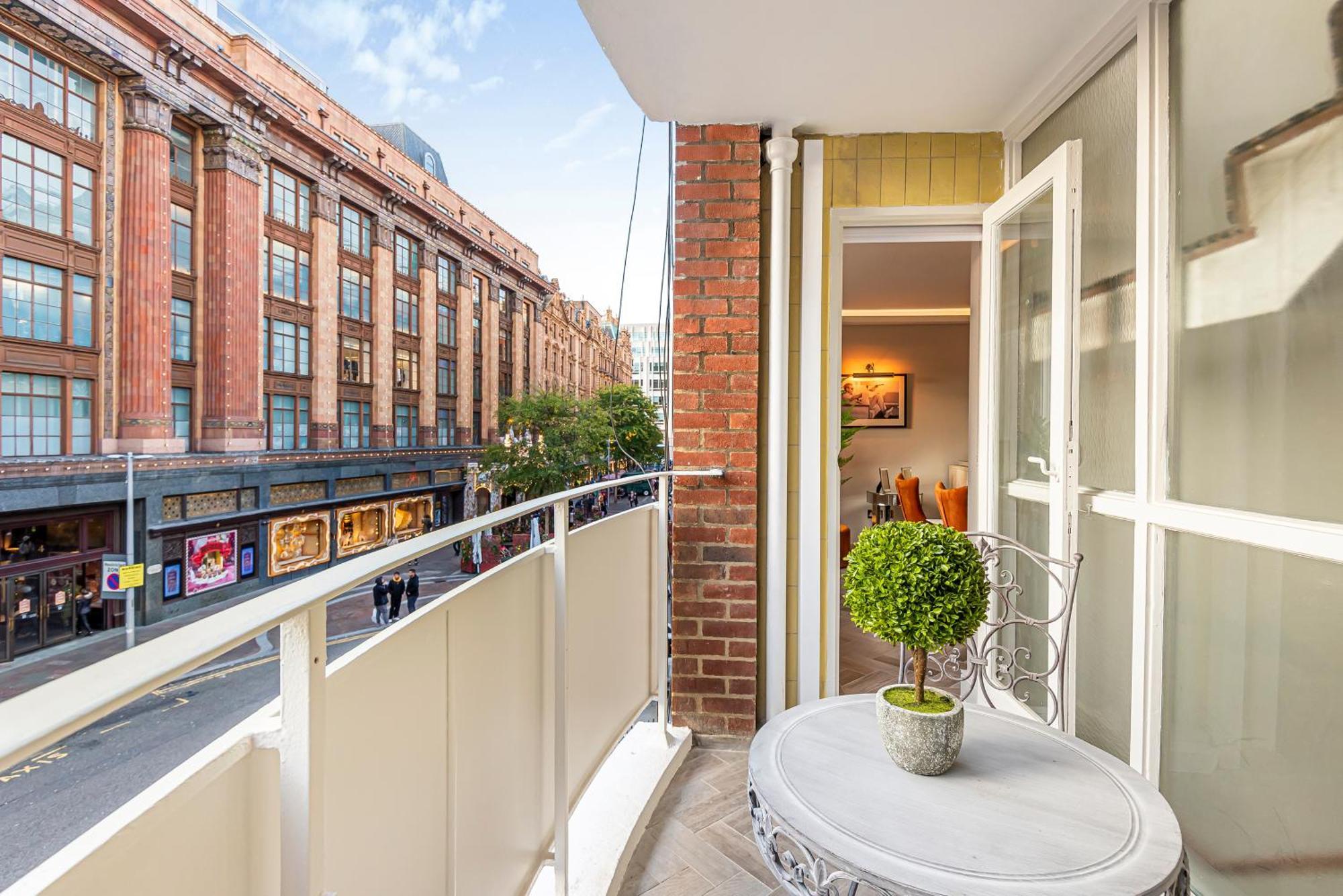 Appartamento Luxury Living In Knightsbridge Balcony Views Of Harrods, 2Br2Ba With Ac Londra Esterno foto